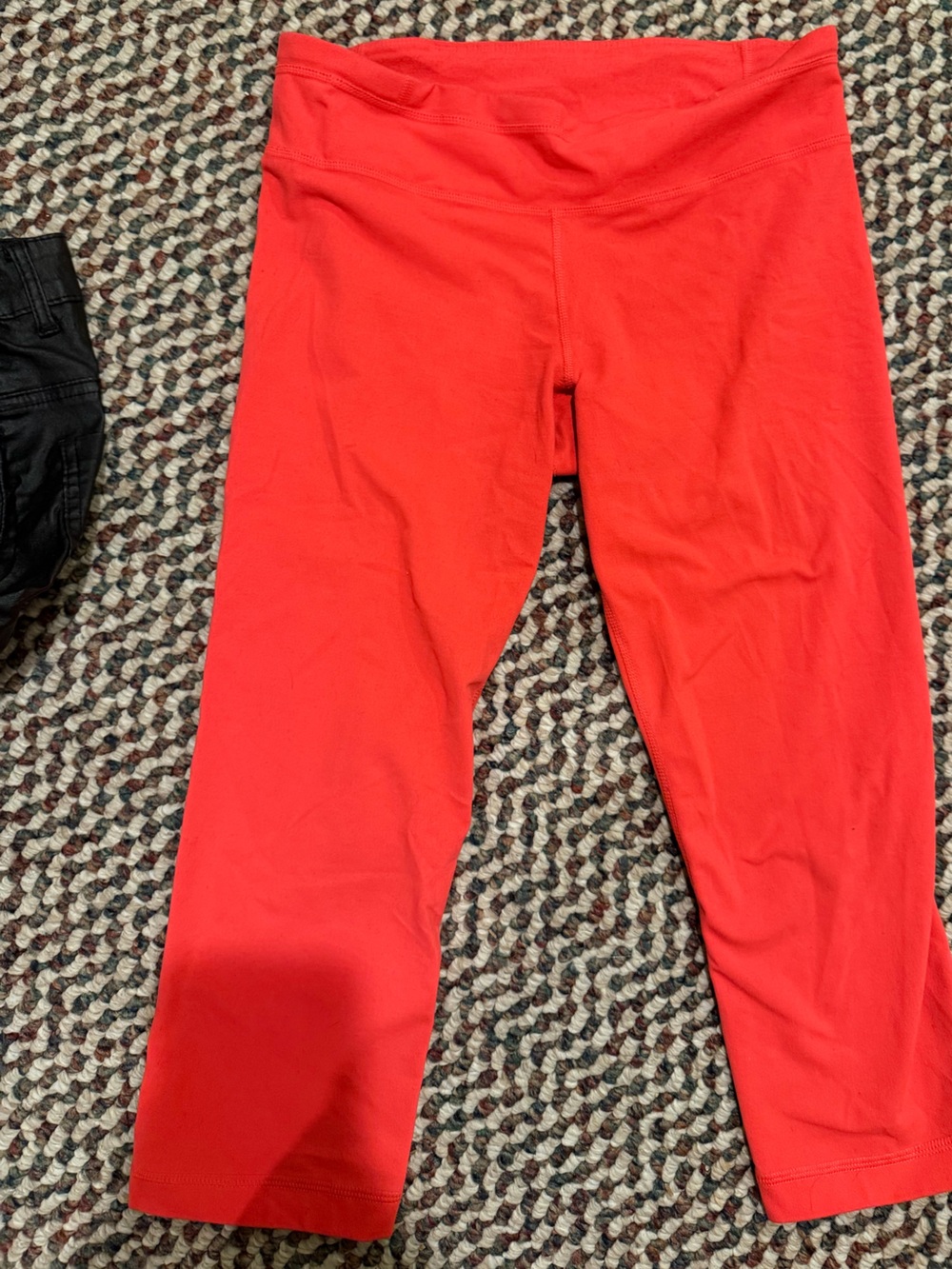 Under Armour Women’s Bright pink capri leggings